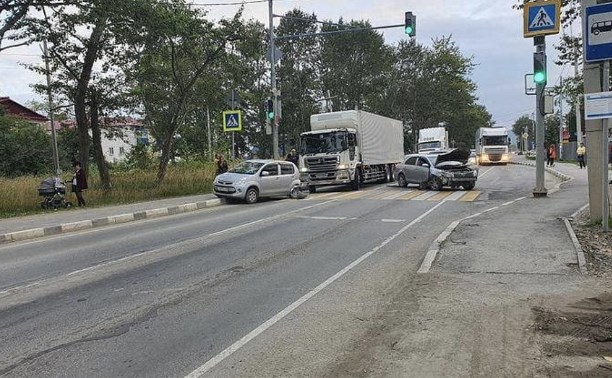 В Анивском районе ДТП перегородили сразу две дороги