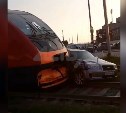 Очевидец: в Корсакове поезд столкнулся с автомобилем