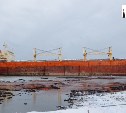 На Сахалине спасают экипаж севшего на мель китайского сухогруза
