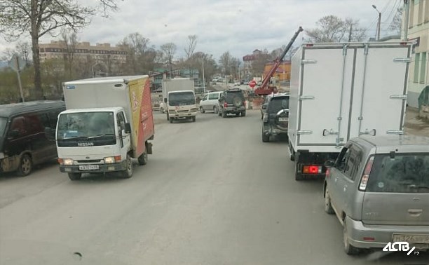 Ремонт участка улицы Ленина в Южно-Сахалинске собрал большие пробки