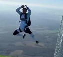 Блогер с Сахалина Михаил Литвин установил мировой рекорд, сыграв в футбол в небе
