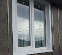 Курильский предприниматель бесплатно установил окна в доме жены участника СВО