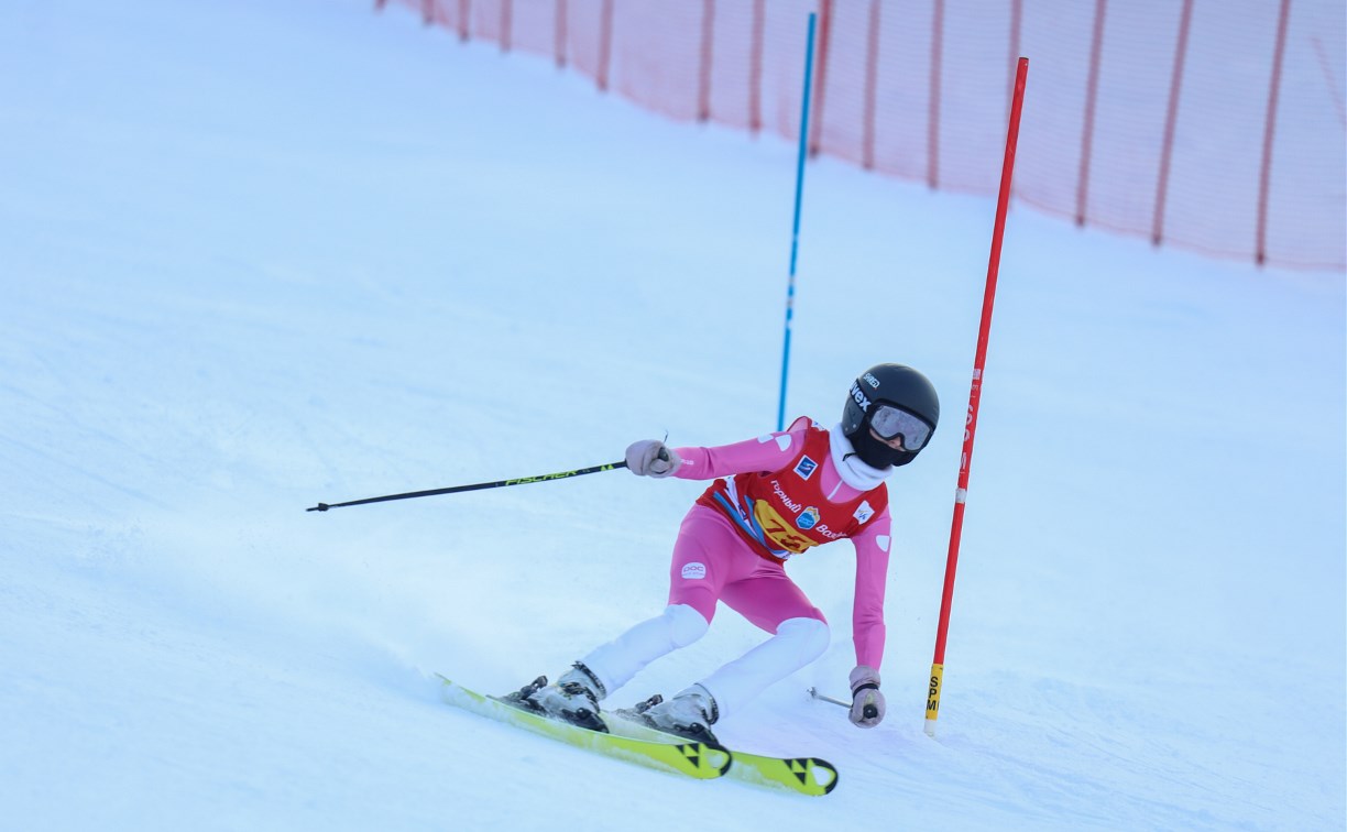 Сахалинские горнолыжники провели первые соревнования в 2026 году