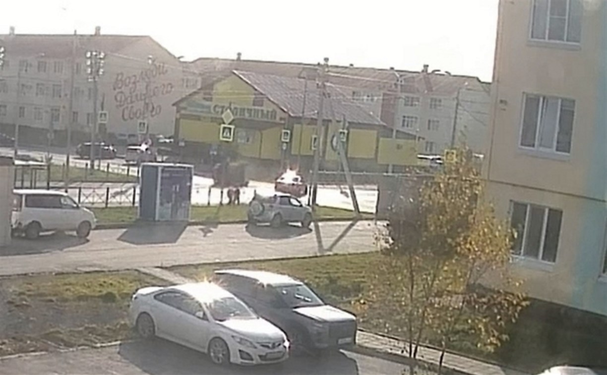 Седан опрокинул внедорожник под надписью "Возлюби Дальнего своего"