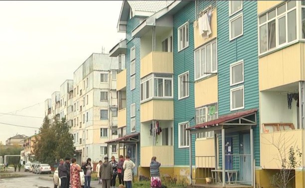Новостройка, возведенная на Сахалине всего два года назад, требует капитального ремонта Новостройка, возведенная на Сахалине всего два года назад, требует капитального ремонта