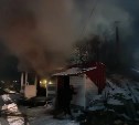 Шестеро пожарных тушили пламя в частной бане в Александровске-Сахалинском
