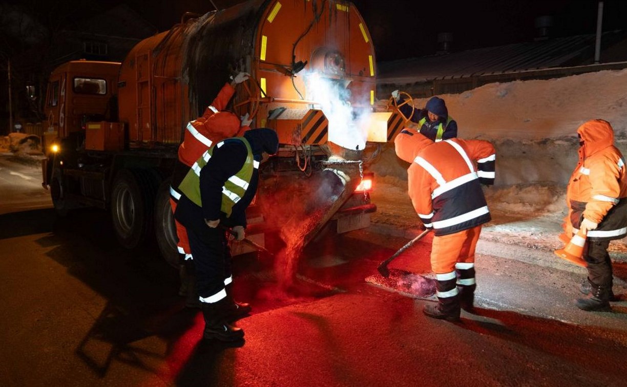 Дороги в Южно-Сахалинске начали ремонтировать с помощью литого асфальта