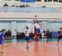 Сахалинские волейболисты завершили серию домашних игр поражением