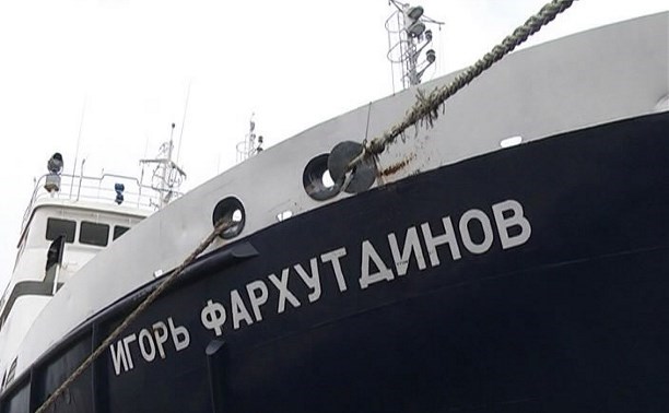 Жители Шикотана застряли на "Игоре Фархутдинове" Жители Шикотана застряли на "Игоре Фархутдинове"