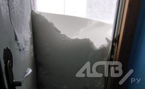 "Выйти из дома никто не решился": Северо-Курильск завалило снегом