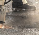 В Южно-Сахалинске началась ликвидация дефектов дорог