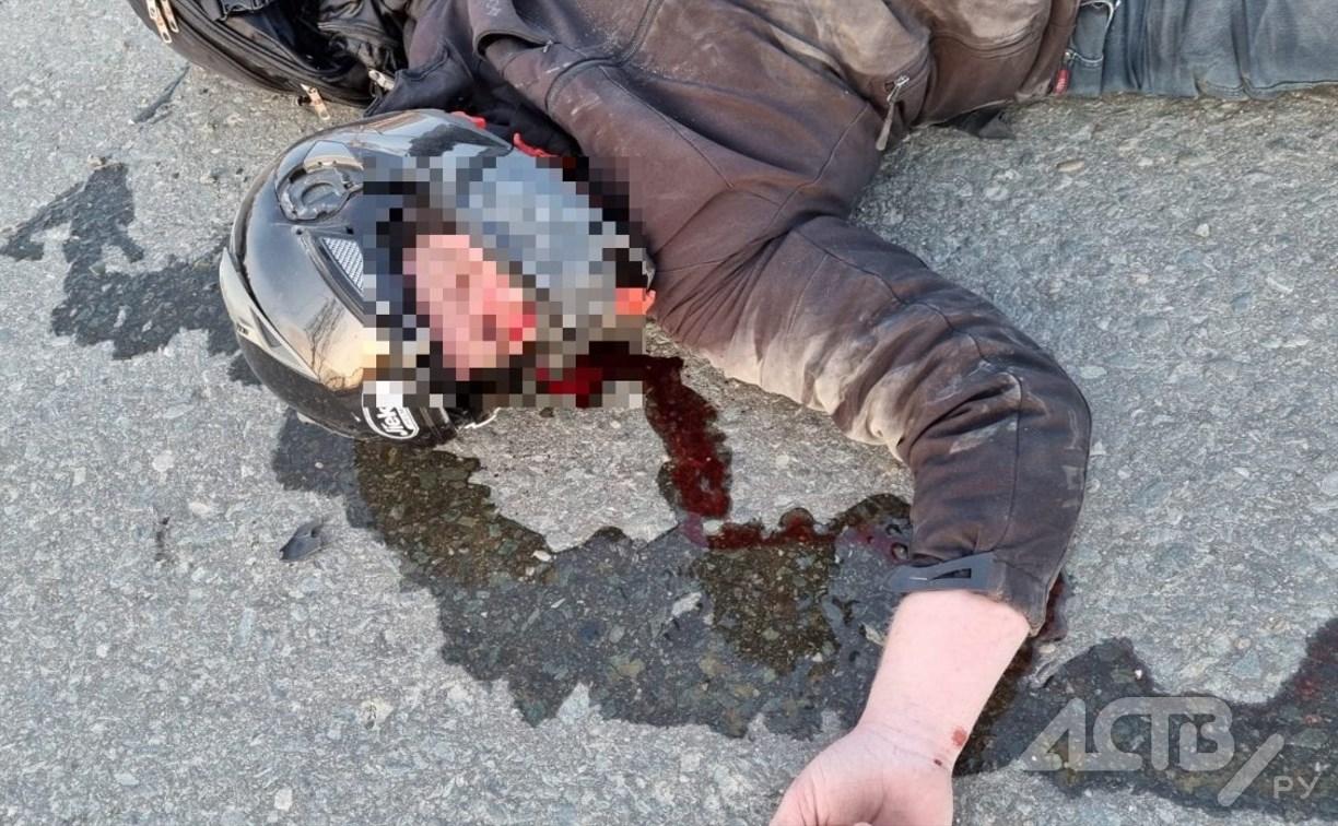Появились новые фото и подробности ДТП с мотоциклистом в Южно-Сахалинске