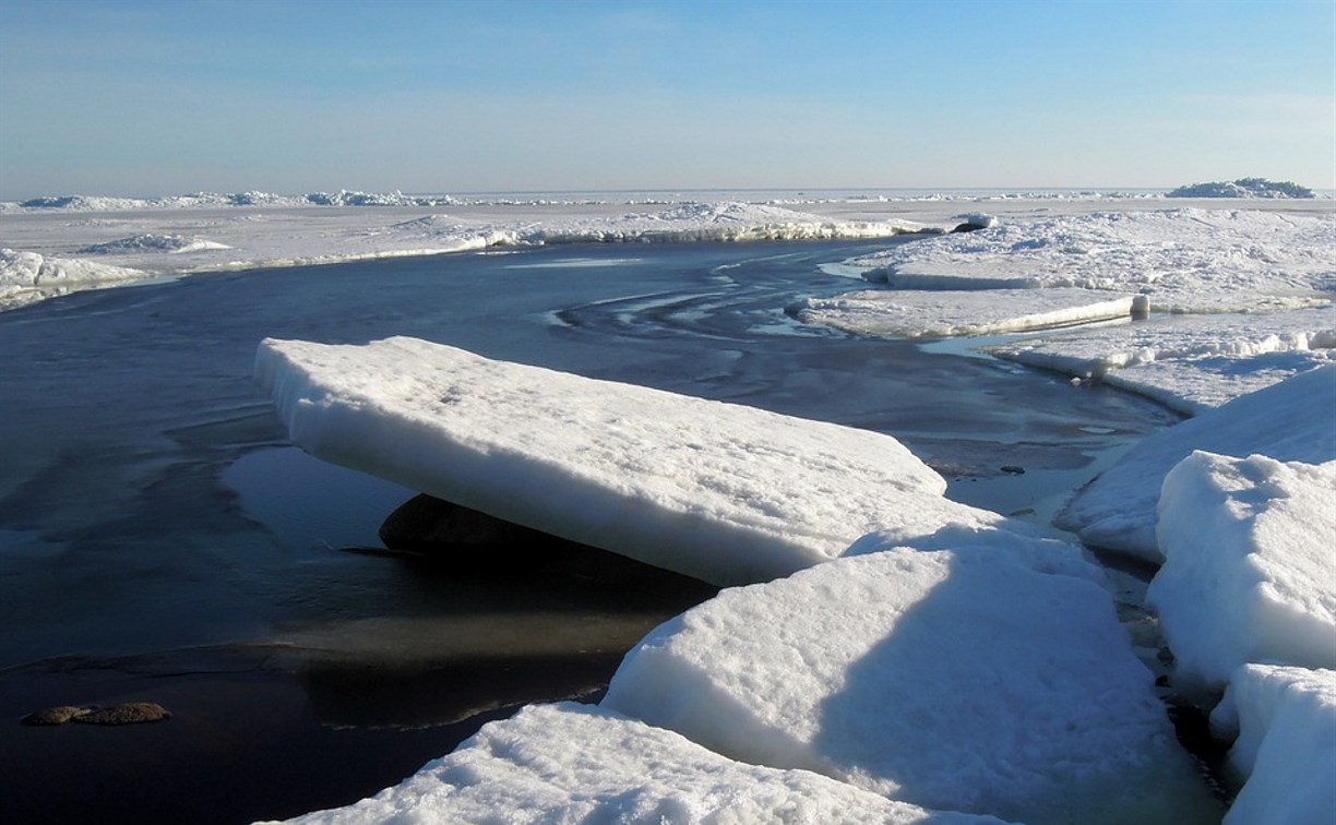 У юго-восточного побережья Сахалина разрушается лед