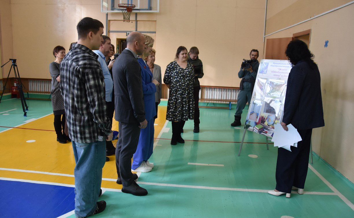 Сахалинский министр образования проверила готовность школы в Соколе к капитальному ремонту