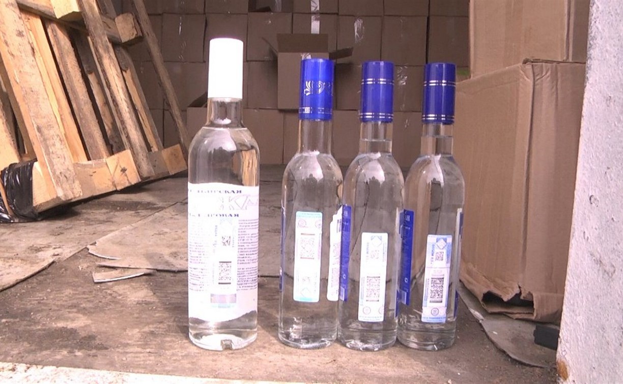Больше пяти тысяч литров поддельного алкоголя провез мужчина на Сахалин