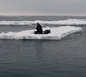 Льдину с рыбаками оторвало на Сахалине