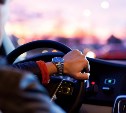 Двое парней сначала провели тест-драйв, и только потом угнали автомобиль в Южно-Сахалинске 
