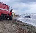 Видео тонущего в море внедорожника распространяют в сахалинских соцсетях