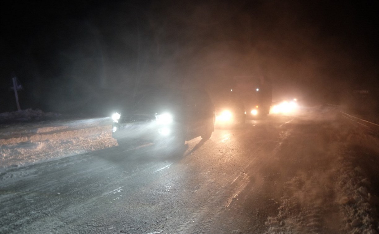 Попавшие в снежный плен автомобилисты прибыли в Южно-Сахалинск 
