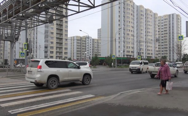 В Южно-Сахалинске меняют работу светофора, который собирал огромные пробки