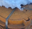 Двести новых крышек установят на канализационных и водопроводных колодцах Южно-Сахалинска