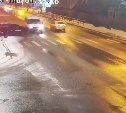 Момент утреннего ДТП на улице Ленина в Южно-Сахалинске попал на видео