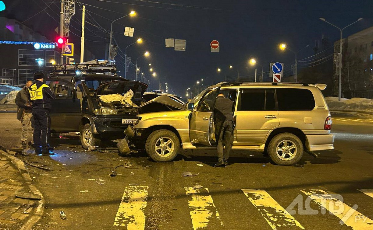 Серьёзное ДТП ночью произошло в Южно-Сахалинске