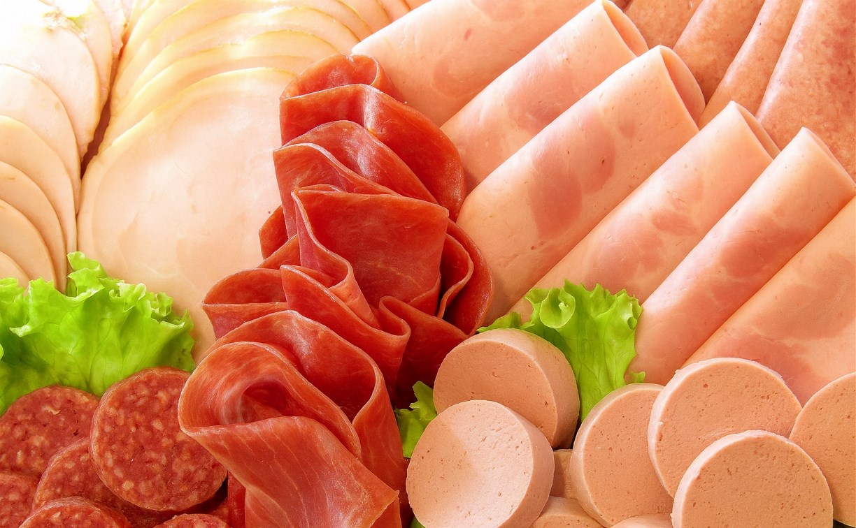 Опасное мясо на прилавках: в популярной продукции нашли бактерии и антибиотики