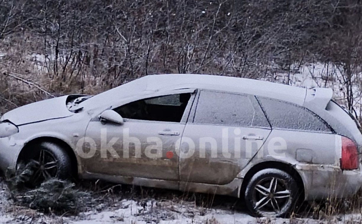 На севере Сахалина бросили перевёрнутую машину после ДТП 