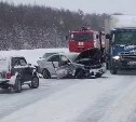 Серьёзное ДТП на трассе около Южно-Сахалинска: автомобилистов предупреждают о жутком гололёде
