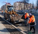 Дорожные службы Южно-Сахалинска приступили к весенней уборке улиц