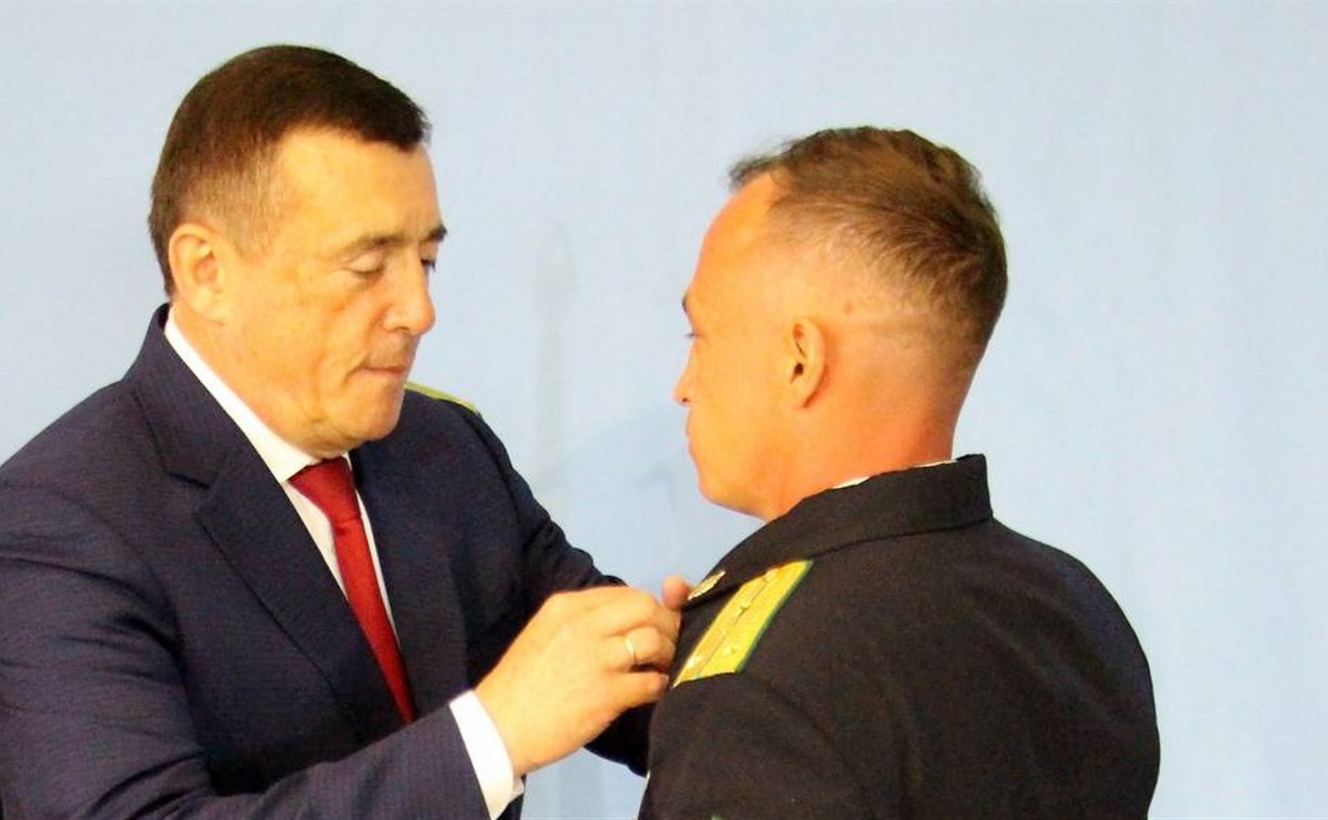 Пограничников на Сахалине торжественно наградили за выполнение спецзадач в зоне СВО