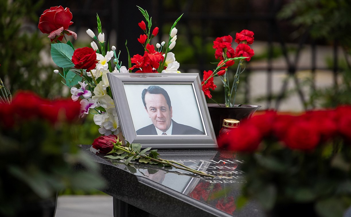 Память погибшего Игоря Фархутдинова и его коллег почтили в Южно-Сахалинске