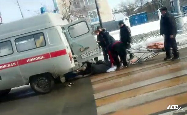 Очевидцев столкновения скорой помощи и внедорожника просит откликнуться ОГИБДД Южно-Сахалинска