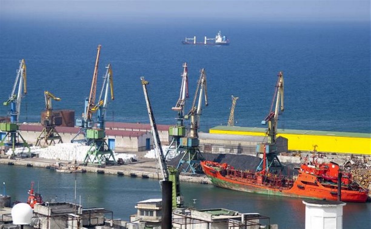 УФНС требует 103 миллиона рублей с Холмского порта