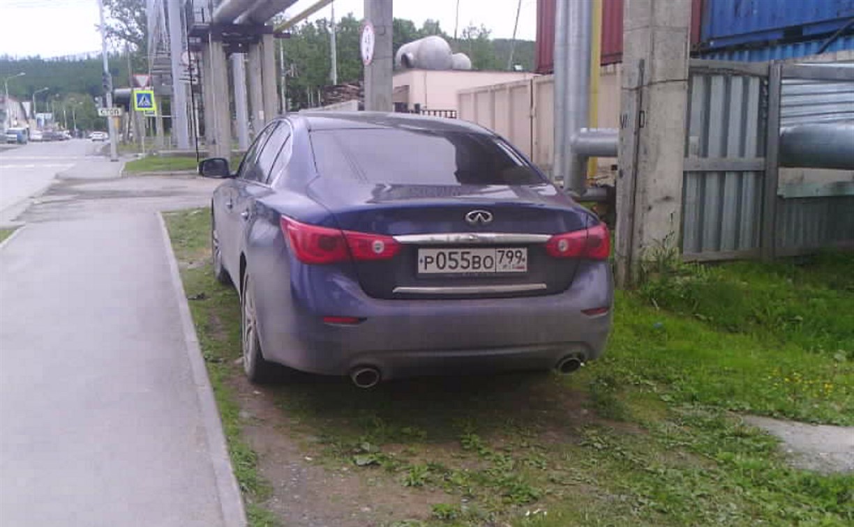 Почти млн рублей заплатили автомобилисты за неправильную парковку в Южно-Сахалинске