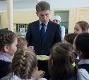 И.о. губернатора Сахалинской области накормили макаронами в школьной столовой