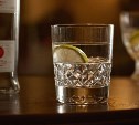 Собутыльник потратил с карты жителя Поронайска 11 тысяч рублей без его ведома