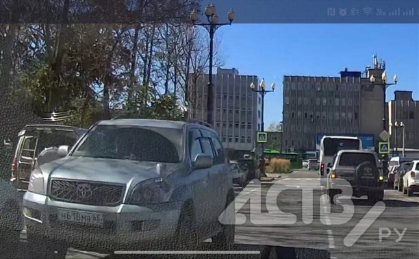 В Южно-Сахалинске разыскали и наказали водителя, который ехал "против шерсти" по односторонней дороге