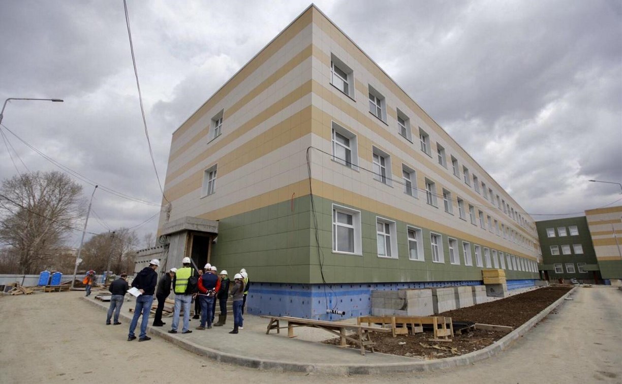 На стройке коррекционной школы в Южно-Сахалинске не хватает людей