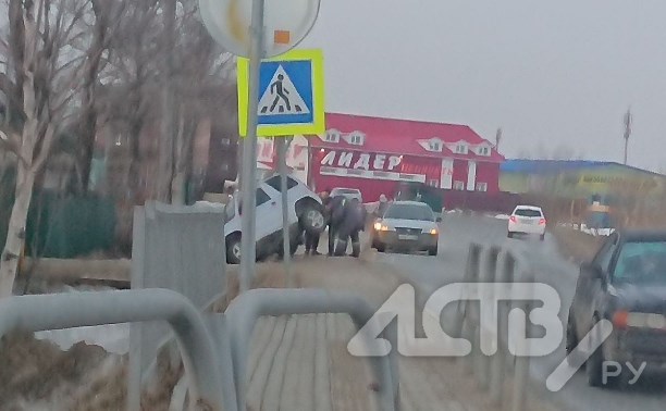 Автомобиль улетел в кювет в Новотроицком