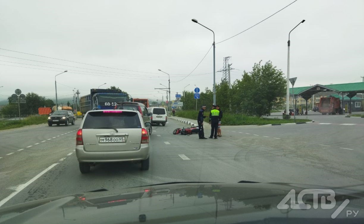 Грузовик сбил мотоциклиста в Южно-Сахалинске