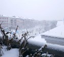 Золотые такси и пробки: снегопад парализовал движение на юге Сахалина