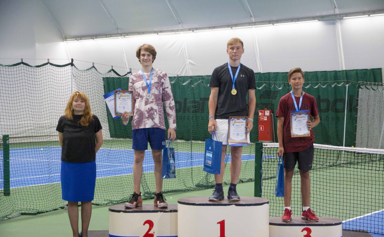 Второй этап Кубка мэра по теннису объединил спортсменов Южно-Сахалинска