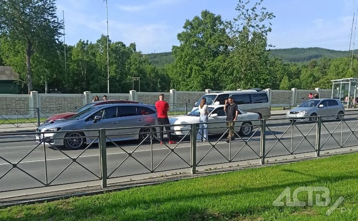 Около горпарка Южно-Сахалинска незадачливый водитель влетел в Subaru Levorg