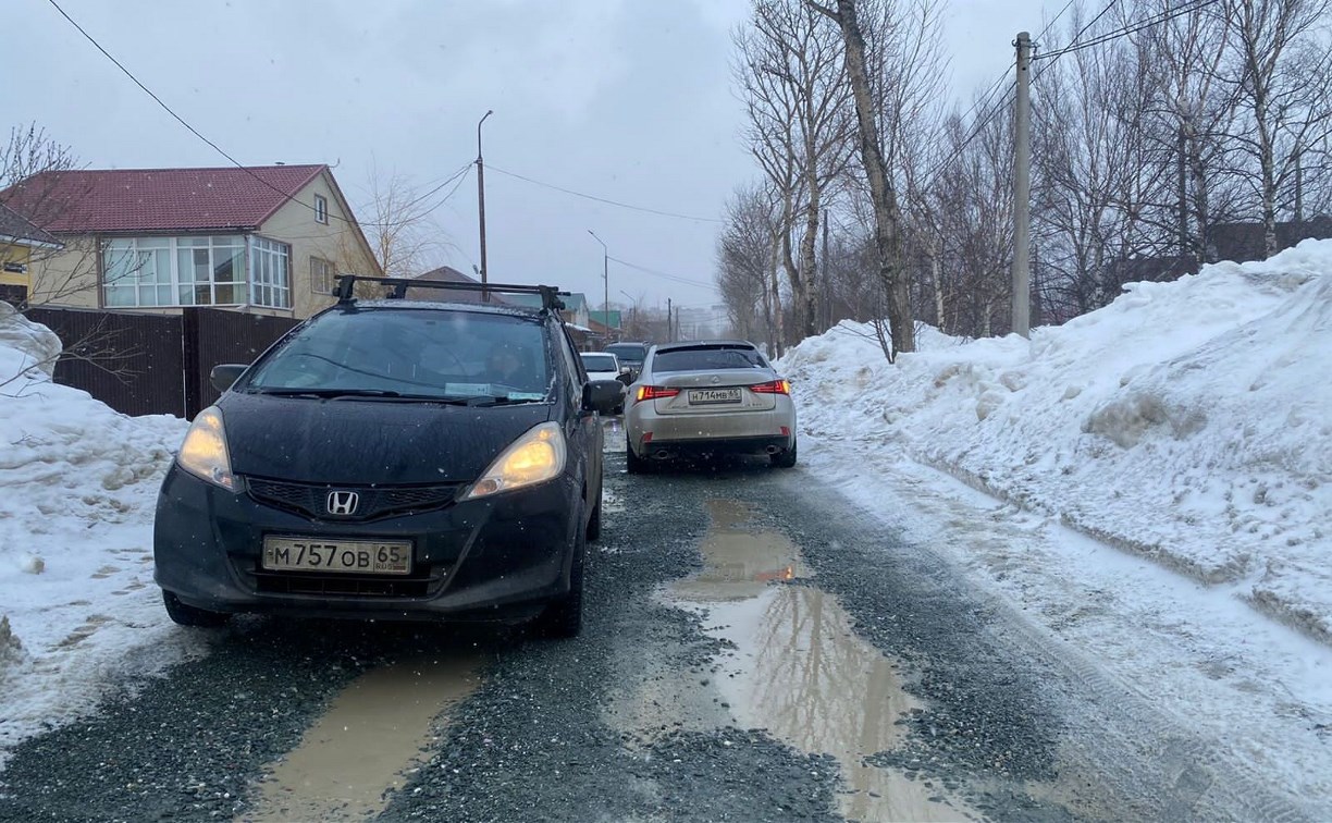 Очевидцев ДТП на улице Славянской ищут в Южно-Сахалинске