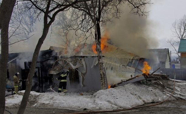 Продуктовый магазин горит в Новоалександровске