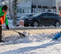 Более 100 единиц техники устраняют последствия снегопада в Южно-Сахалинске