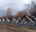 В Углезаводске заканчивается строительство эстакады для внутрипоселкового газопровода через реку Вача