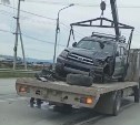 Микроавтобус и внедорожник столкнулись в Южно-Сахалинске